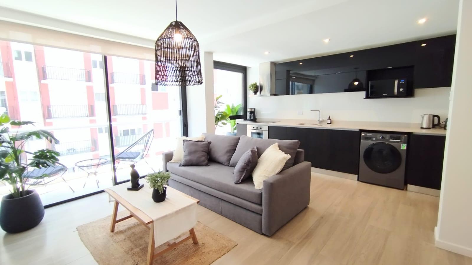 Hermoso departamento de dos ambientes en prestigioso edificio - 1