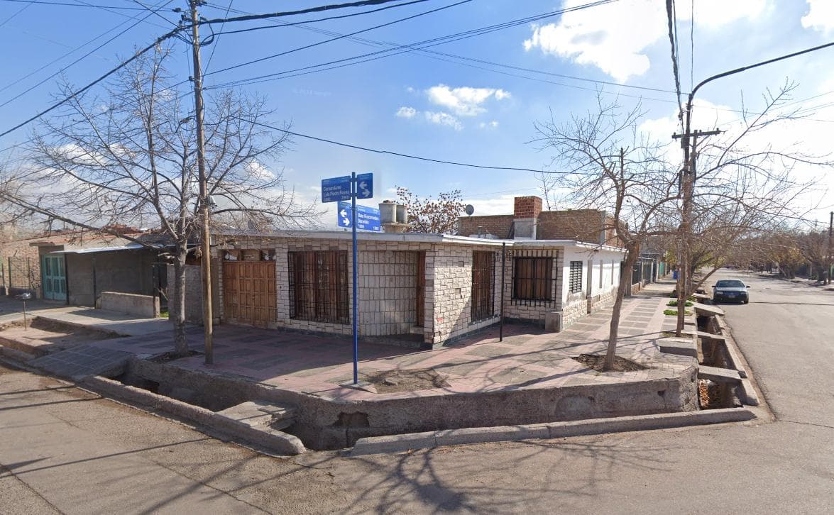 Casa en VENTA en barrio Antártida, Luzuriaga, Maipú. - 1