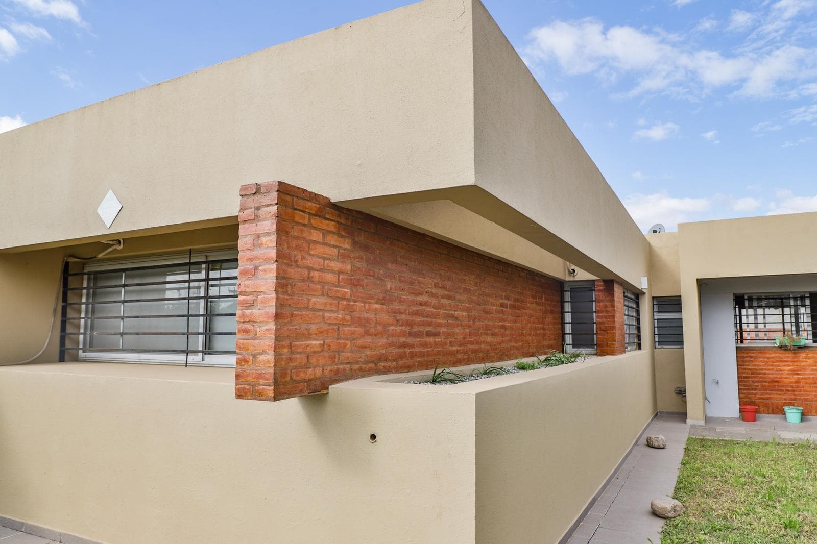 Casa 2 Dormitorios En Alquiler Temporal Funes Alquiler por quincena o mes Disponible temporada 2024/25 - 2