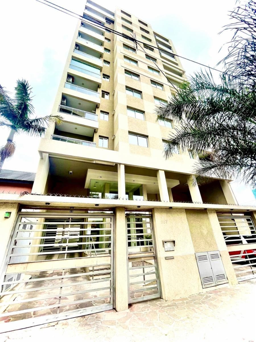 Piso de 4 ambientes con doble cochera y quincho propio en Banfield Este - 1