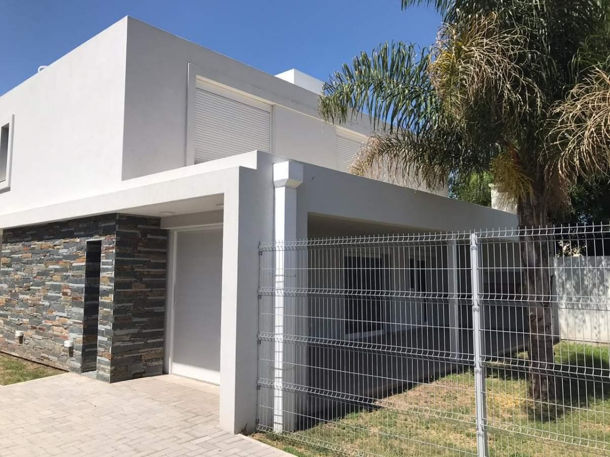 VENTA - CASA 3 Dormitorios 3 Baños - Housing en Villa Belgrano - 1