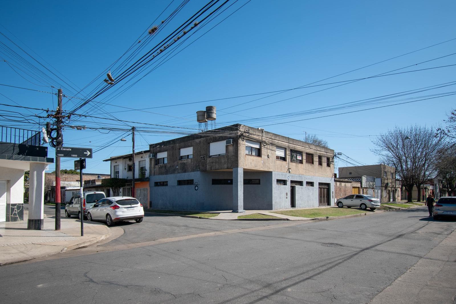 Galpón en Venta con Departamento en Planta Alta. - 1