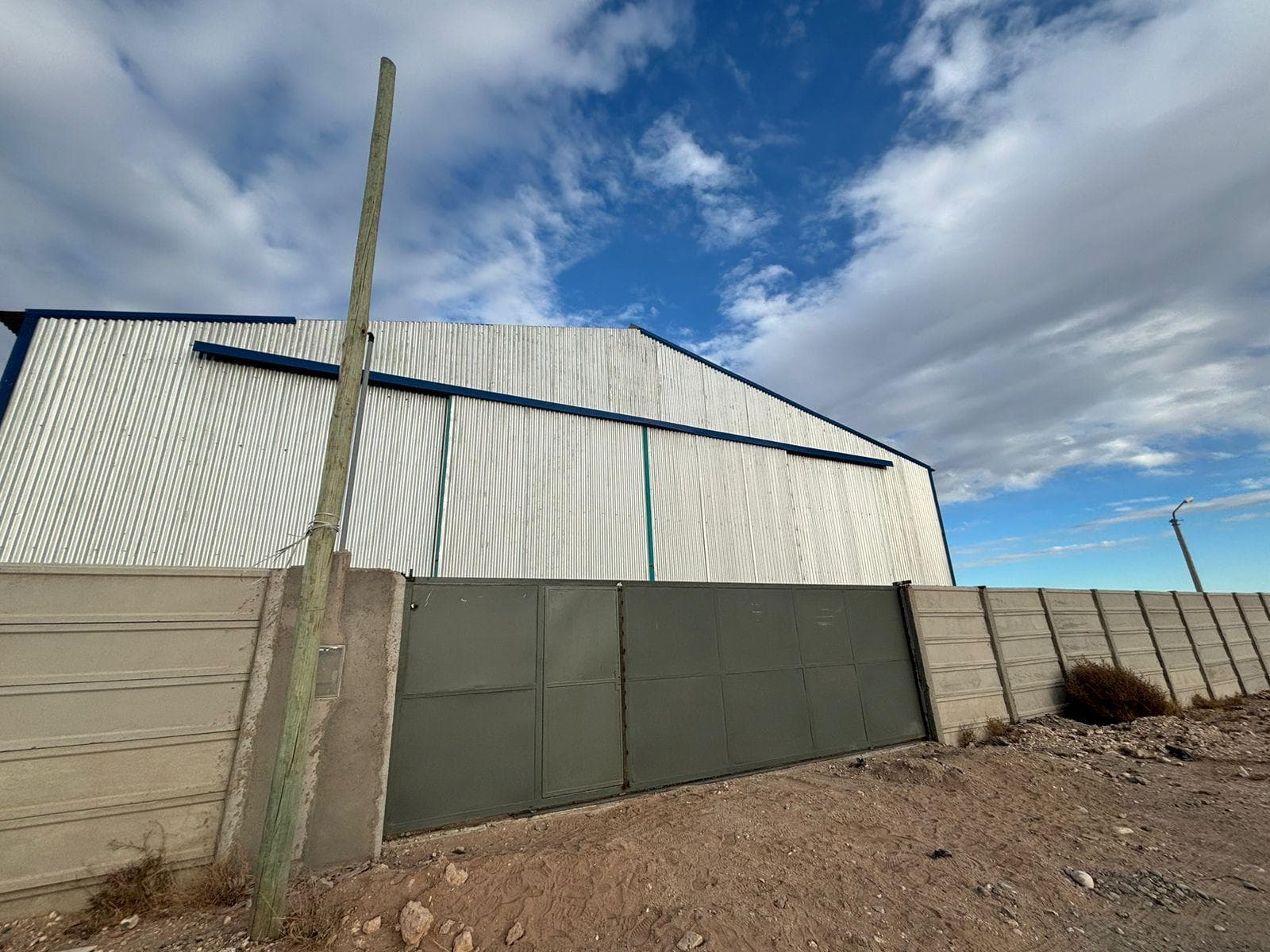 Local en Centenario - 1