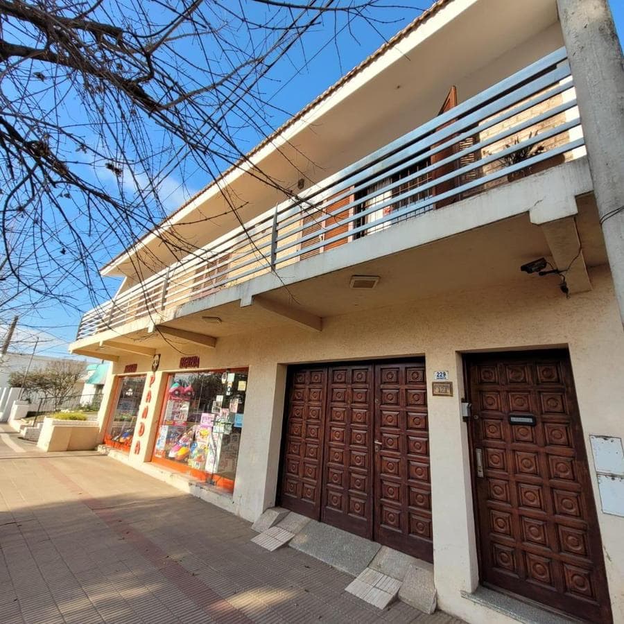 Venta casa 3 dormitorios +local comercial Villa del Dique - 1