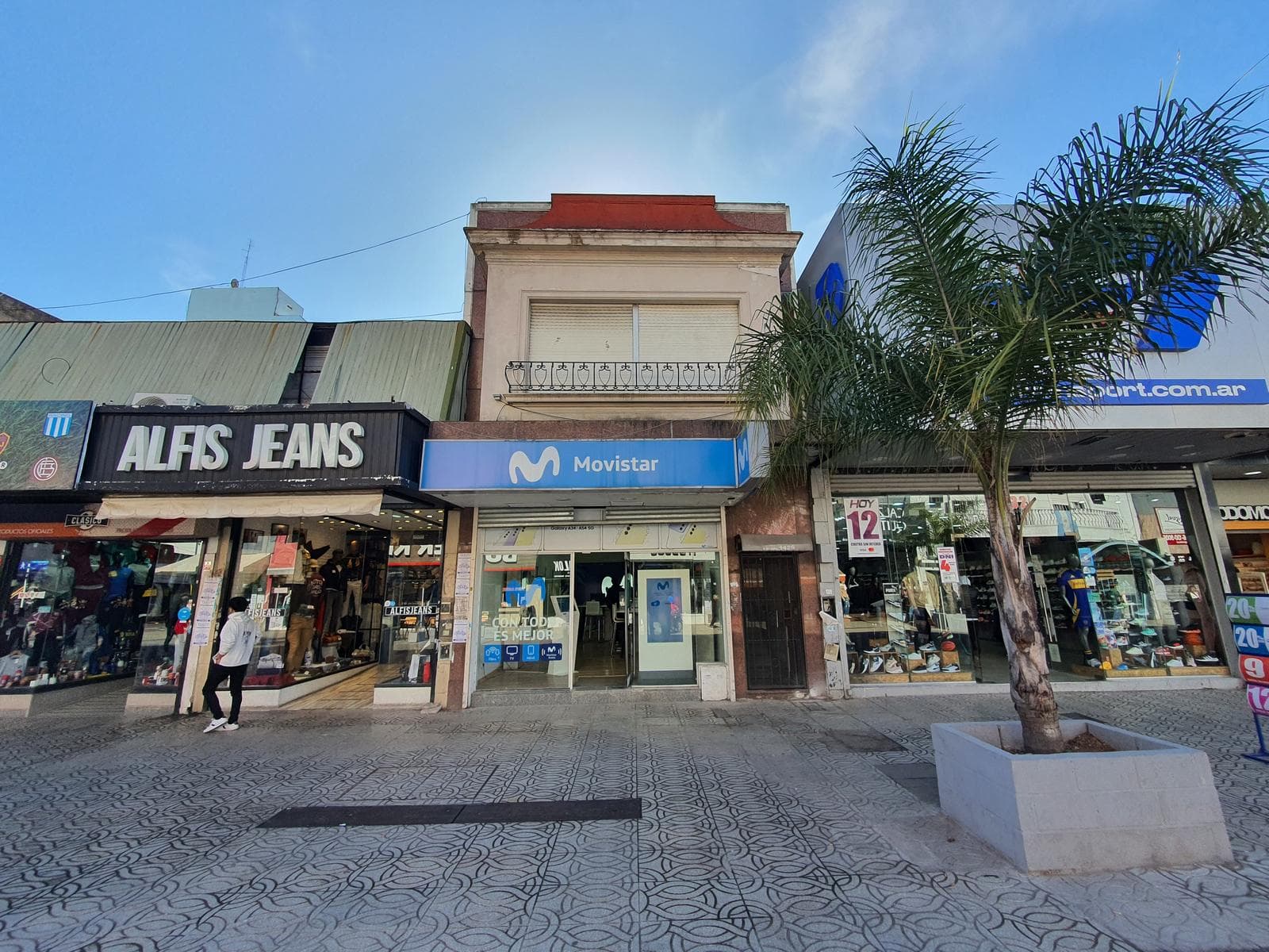 Oficina en pleno centro de Lanus Este - 1