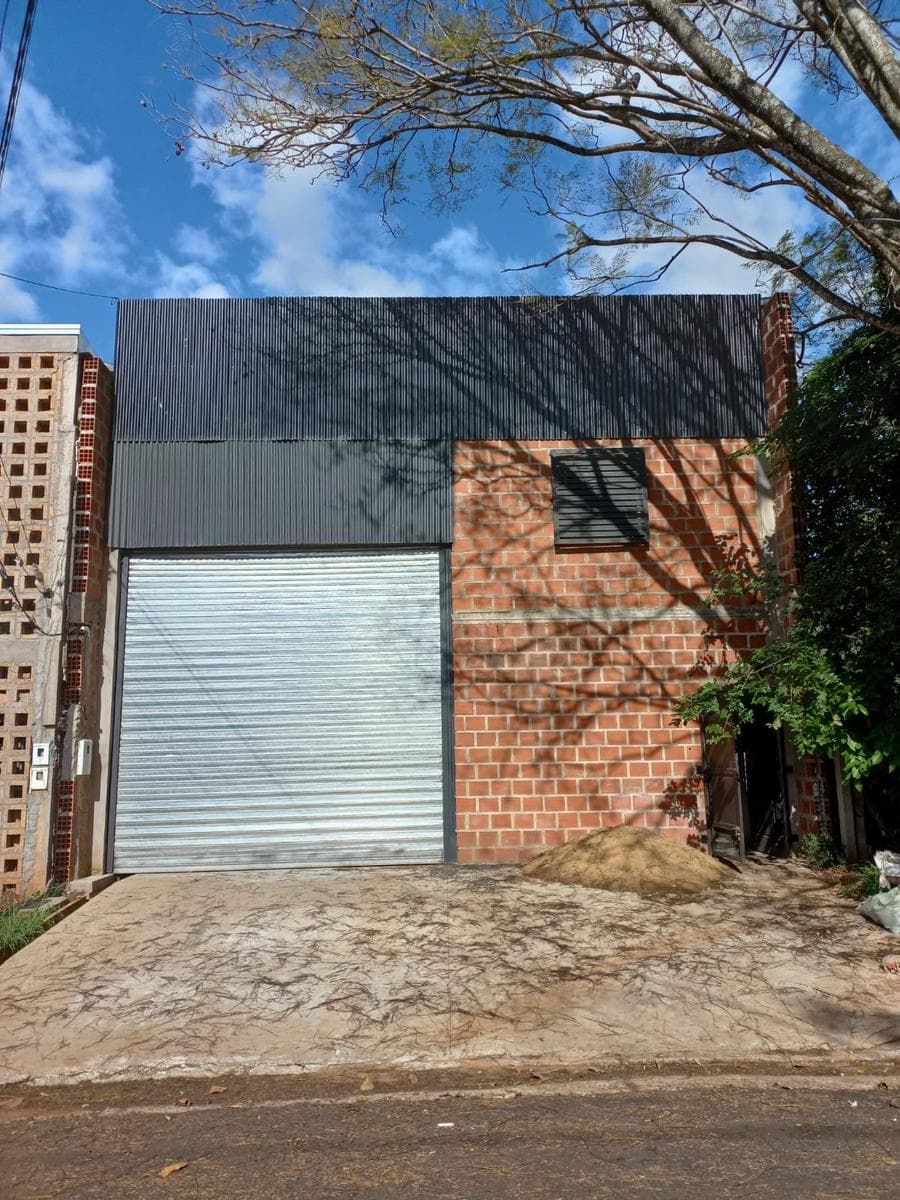 Galpón en Venta de 9.80x36mts con tres Oficinas privadas - 1