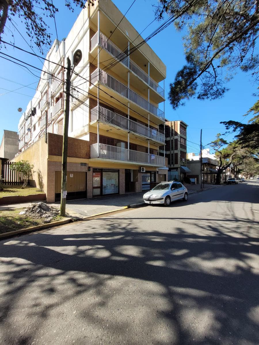 Cochera cubierta c/baulera - 1