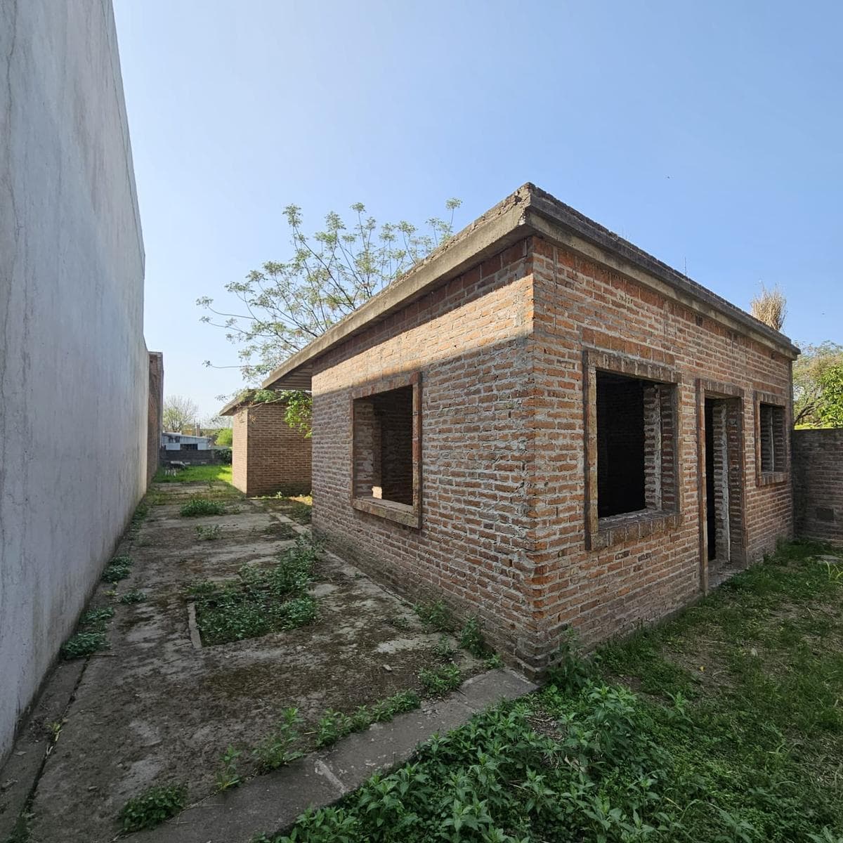 Av. San Martin al 2700 Grad. Baigorria, terreno 409 m2 con 2 casas a terminar. - 1