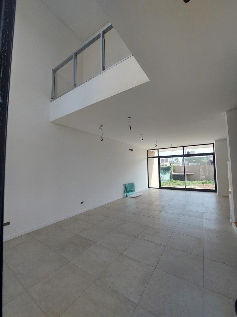 Casa dos dormitorios- Ricardone- San Lorenzo - 1