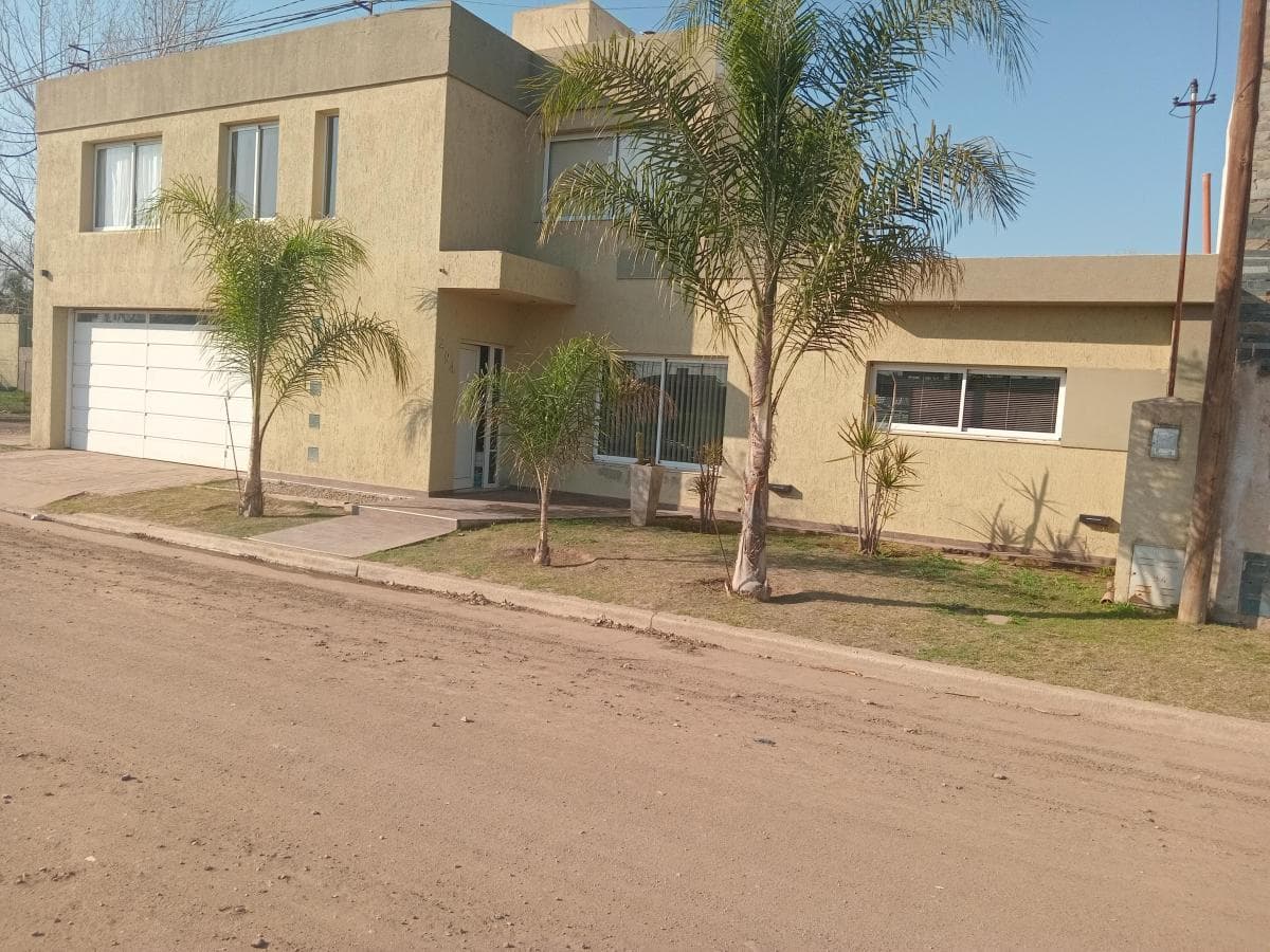 Casa en venta - 3 Dormitorios 3 Baños - 560Mts2 - Villa Nueva, Córdoba - 1