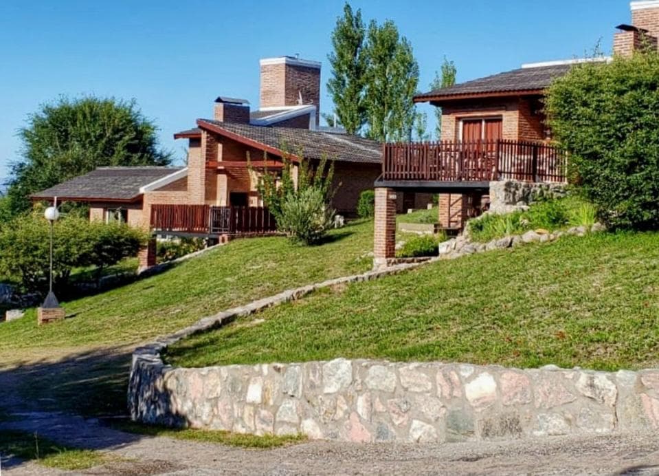 Complejo de Cabañas de alto nivel, en Villa Edén, La Falda - 1