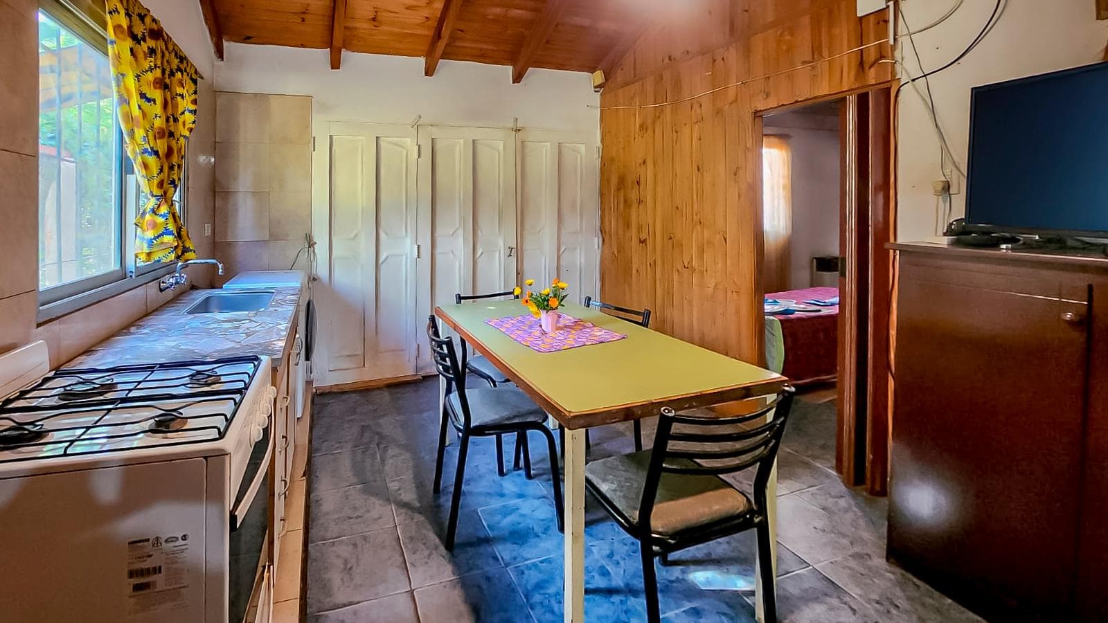 VENTA - Casa 2 dormitorios con departamento 1 dormitorio. Oliveros. - 1