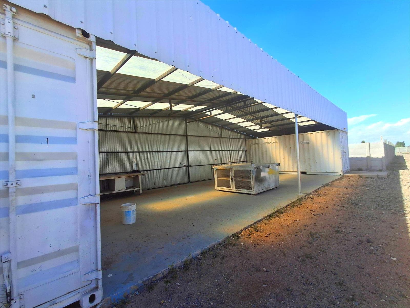En Alquiler, Base con Oficina, Lote de 2750 m2, Conquistadores del Desierto y de La Vid, Neuquén - 1