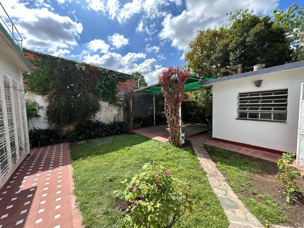 Casa en venta APTA BANCO , tres dormitorios, cochera- Hudson - 1
