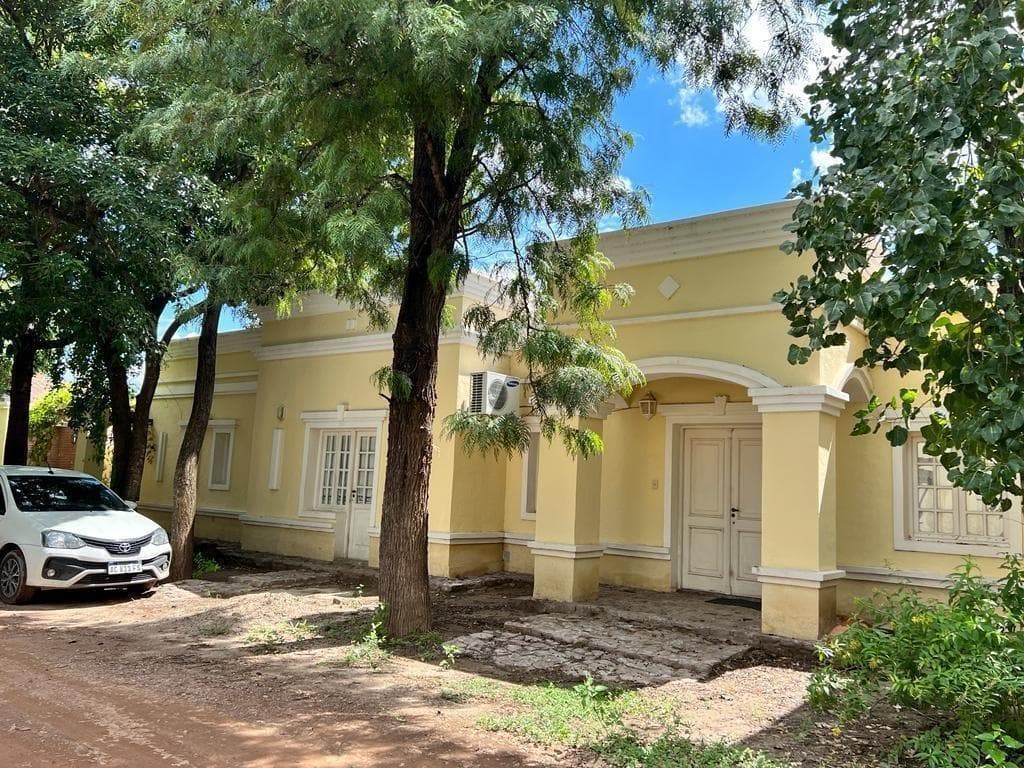 Casa en venta - 4 Dormitorios 4 Baños - Cochera - 620Mts2 - Santiago del Estero - 1