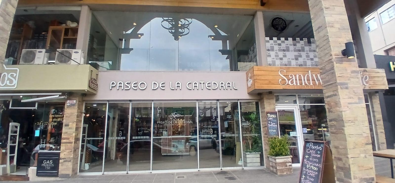 Oficina en centro de Bariloche - 1