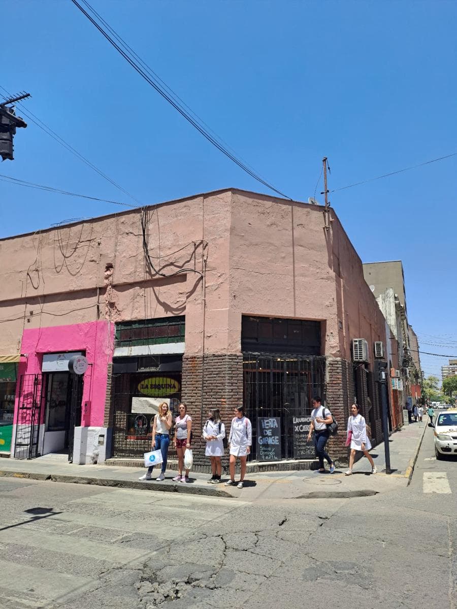 Local en Crisóstomo y Buenos Aires - 1