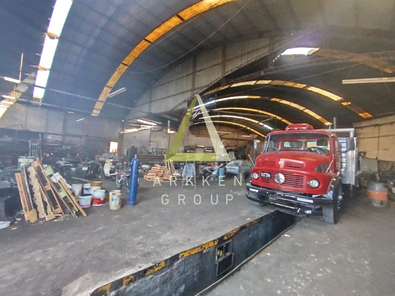 GRAN NAVE INDUSTRIAL EN INMEJORABLE UBICACION - 1