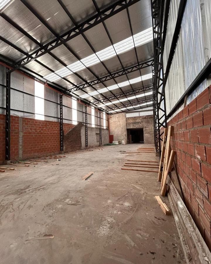 Venta de Galpón c/vivienda de 3 ambientes en Pablo Podestá - 1