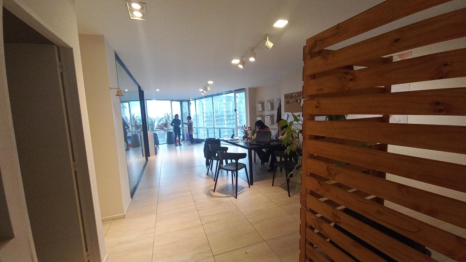 OFICINA EN ALQUILER - 1