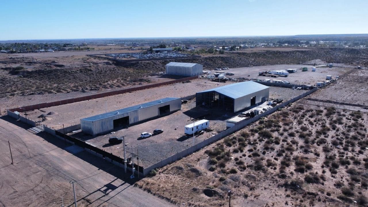 Alquiler base industrial con galpones - 1