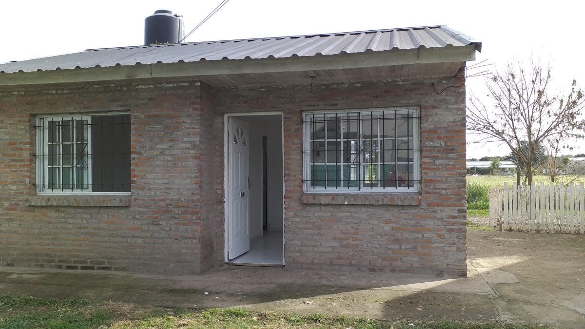 Casa en venta - 2 Dormitorios 1 Baño - Cochera - 135Mts2 - Baradero - 1