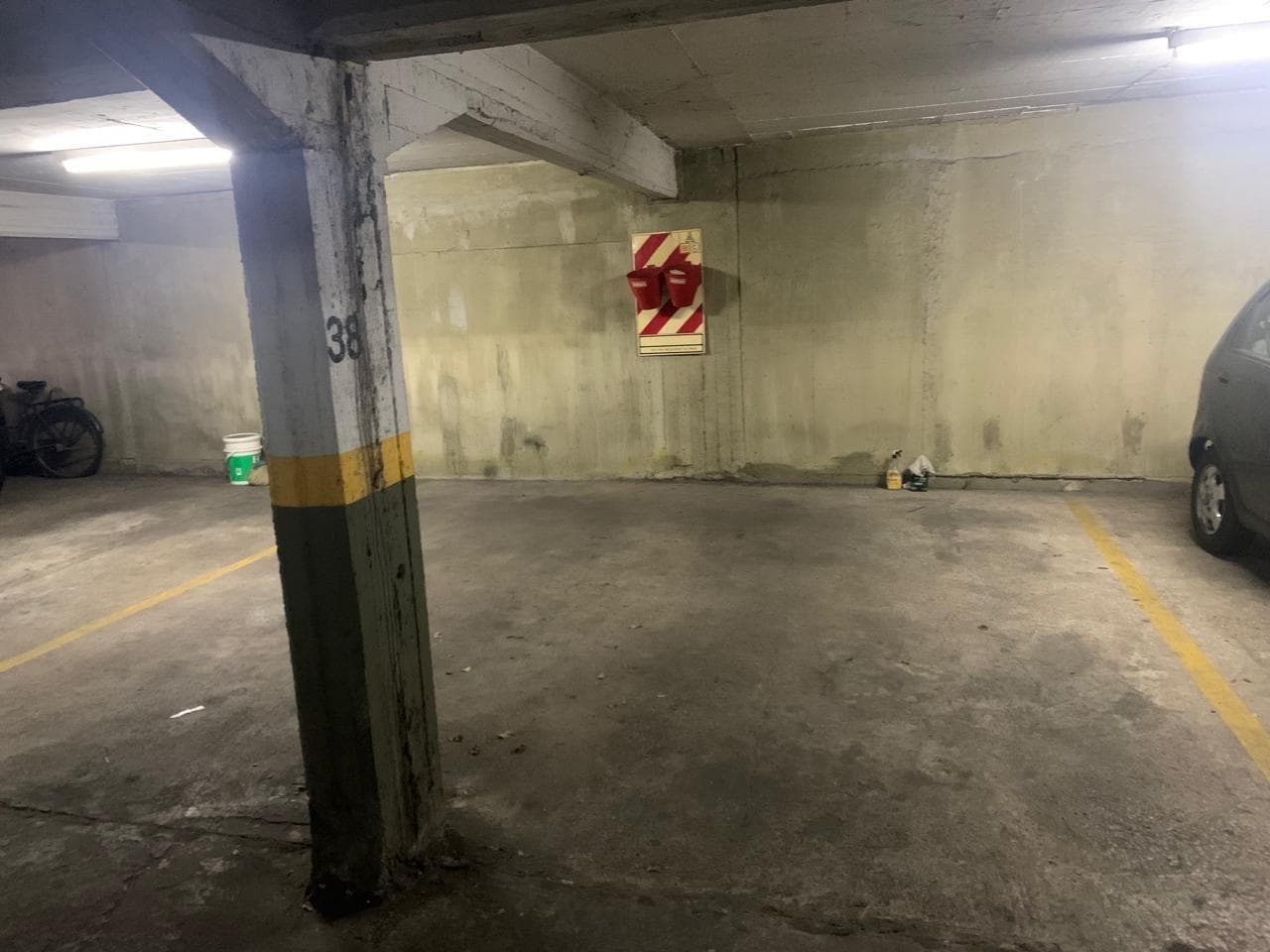 Venta Cochera en San Isidro cubierta - 1