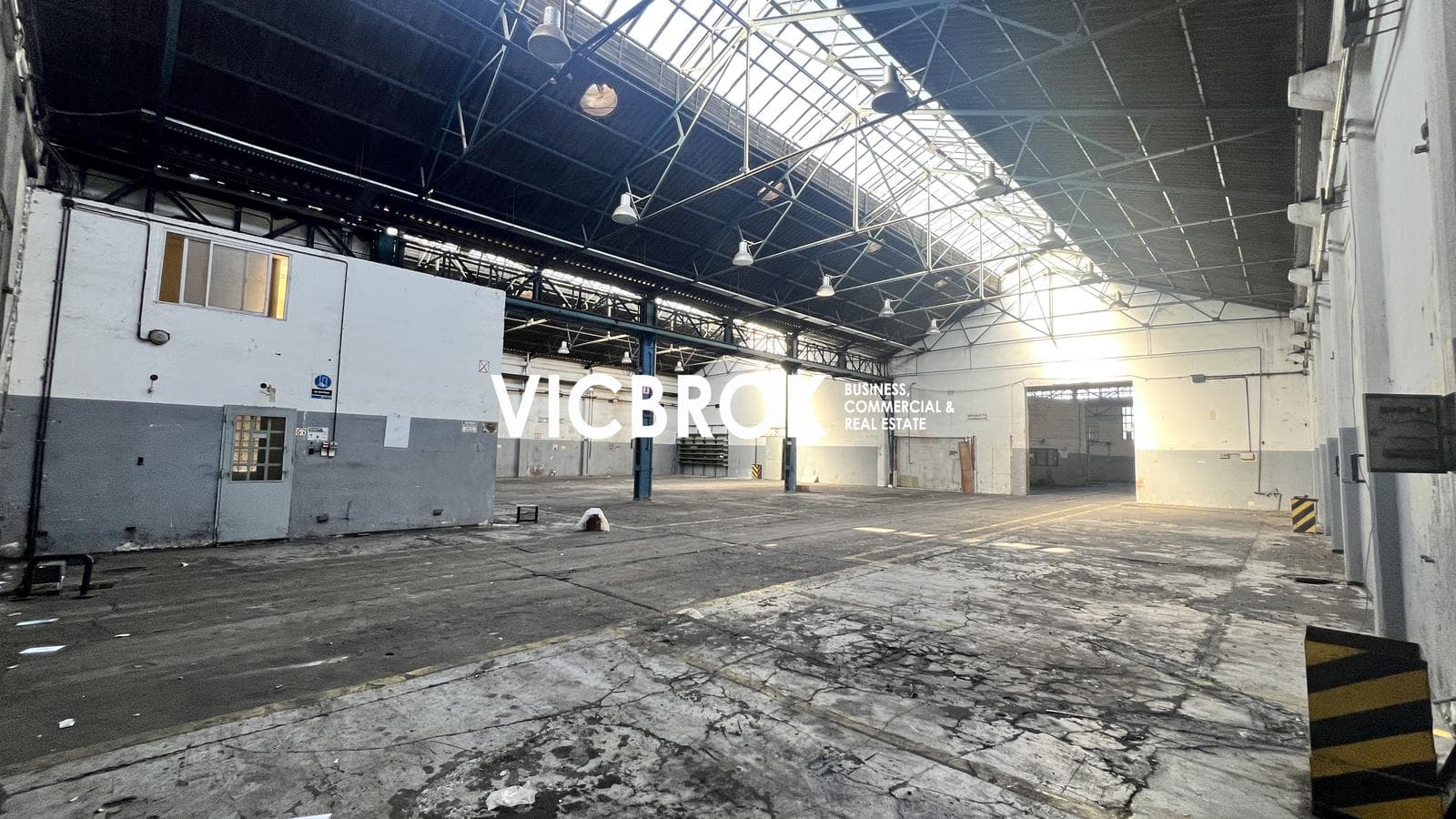 Inmueble Industrial con T3 en San Andrés - 1