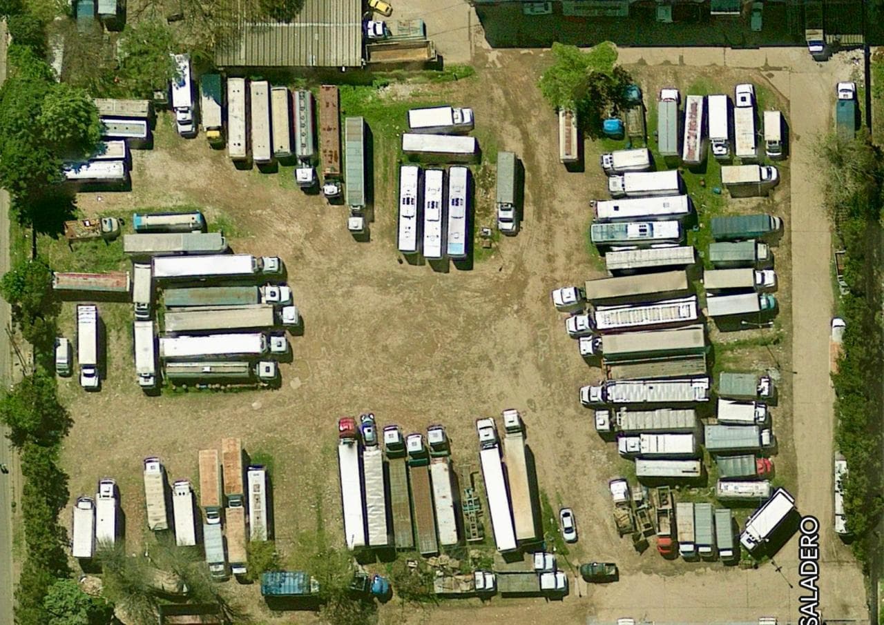Terreno para estacionamiento de camiones / seguridad 24hs - 1