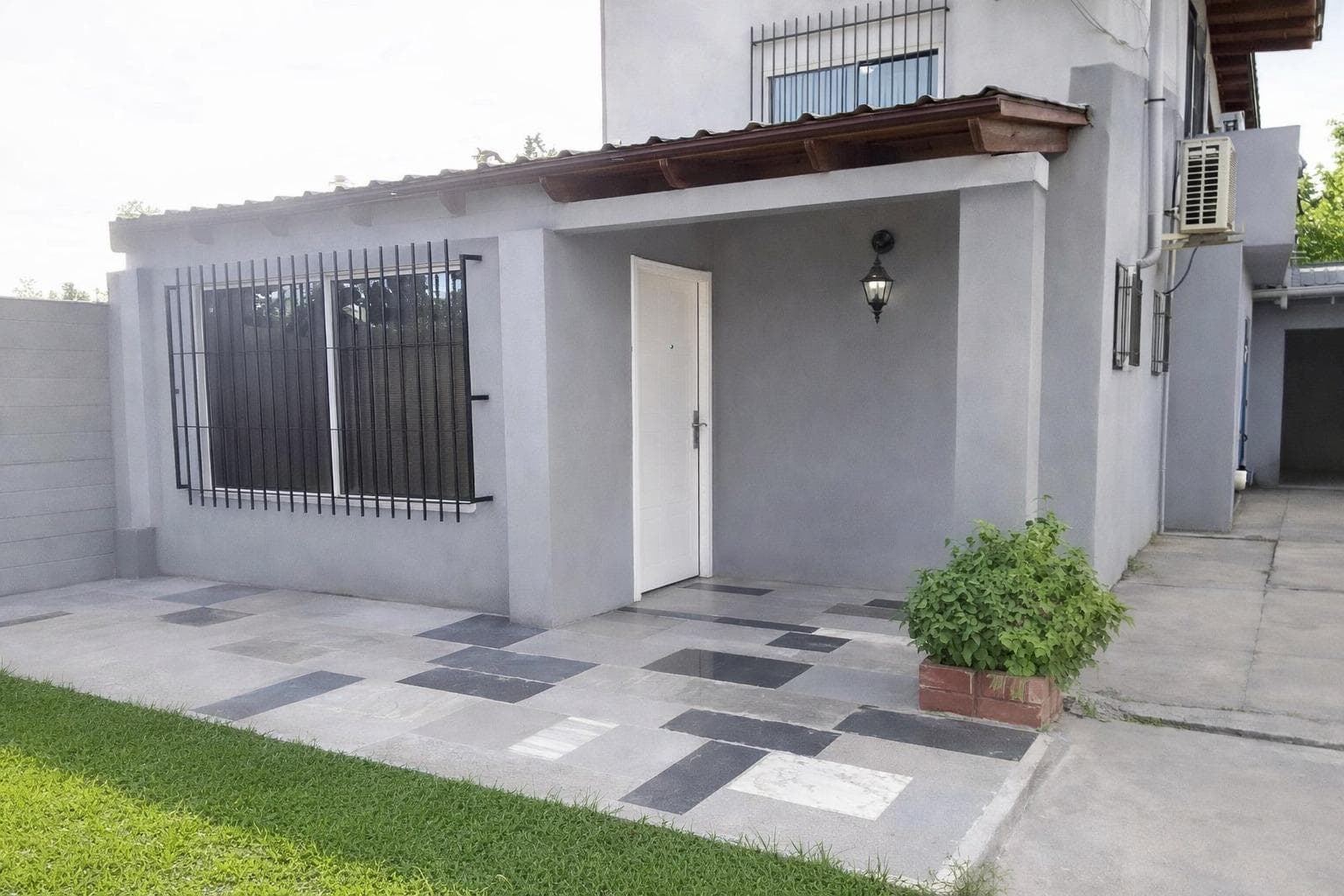 Casa en venta - 4 Dormitorios 2 Baños - Cochera - 400Mts2 - Los Hornos - 1