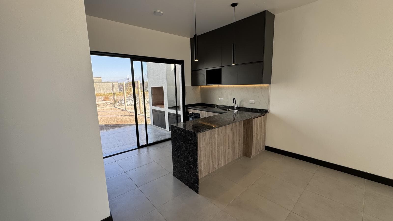 Venta De Casa En Barrio Privado "Las Lomas" - 1