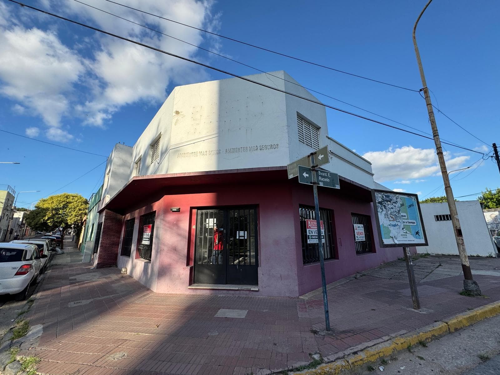 Amplio Local comercial en venta, sobre esquina Montecaseros y Racedo. - 1