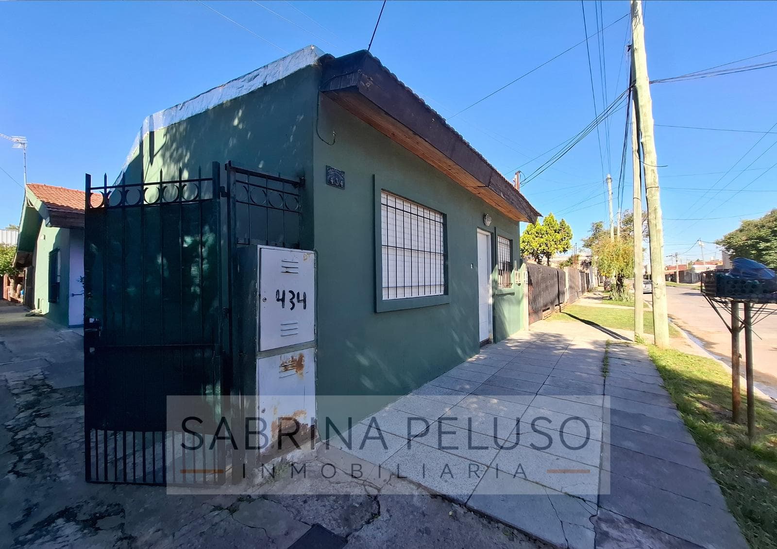 Venta de casa multifamiliar en Isidro Casanova - 1