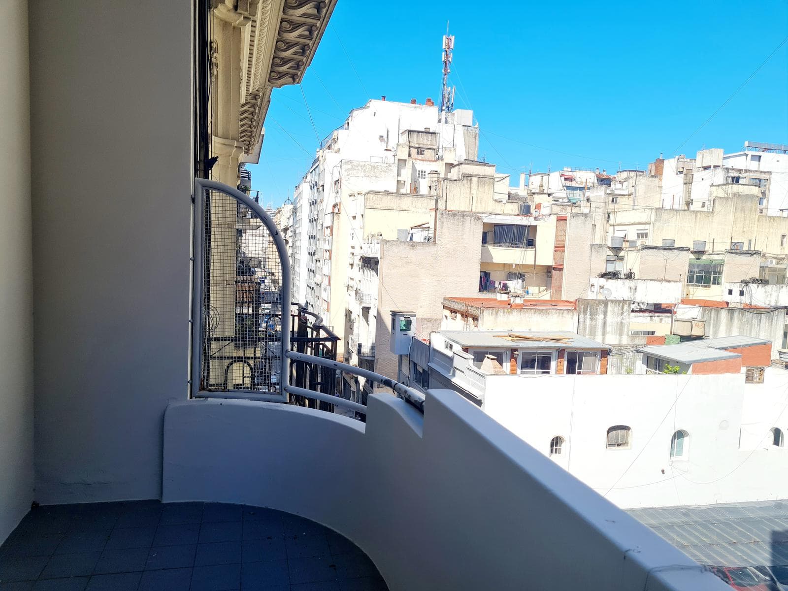 Departamento de 3 Ambientes en Venta con renta - Balcón - Tribunales - 1