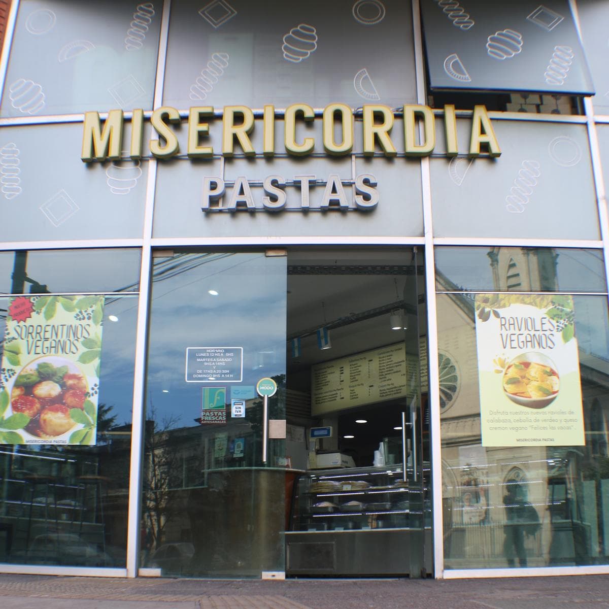 Local de 2 plantas en Flores - 1