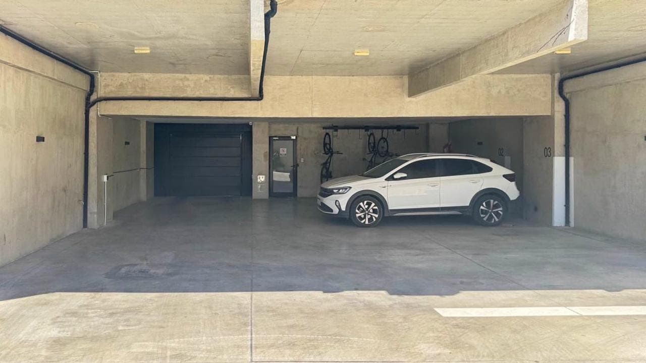 Cocheras en PB y Subsuelo, Cordoba y avellaneda, escritura - 1