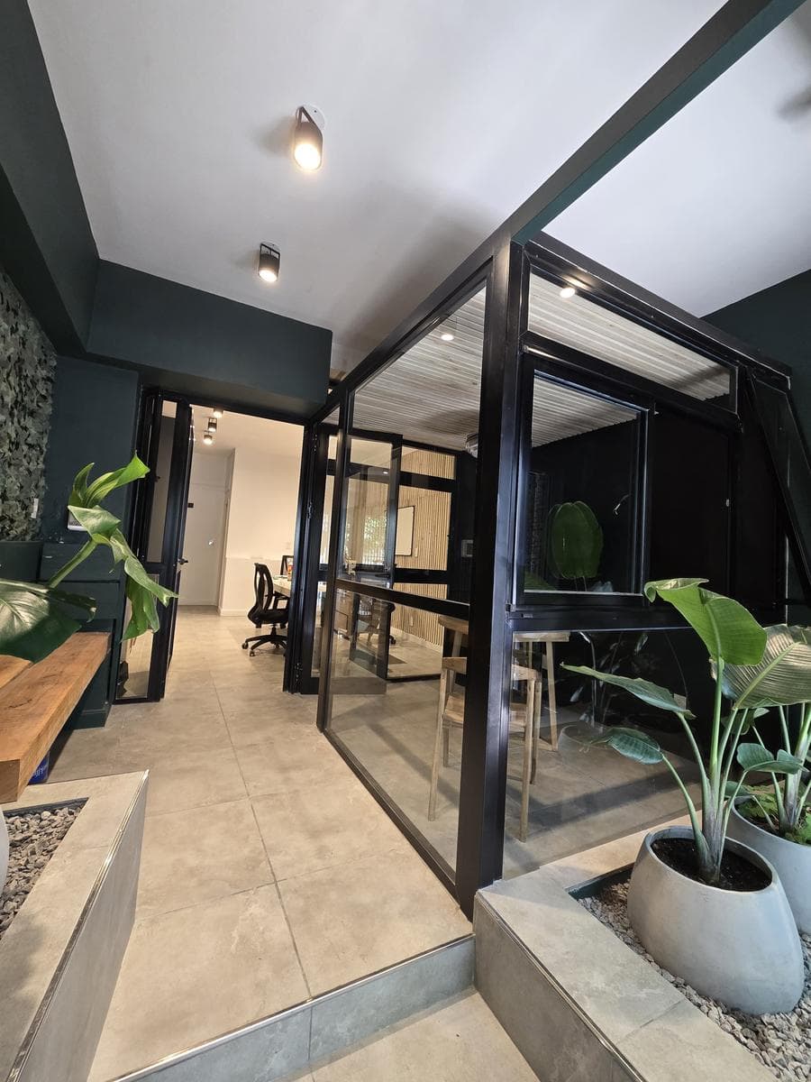 Oficina Local Venta La Lucila Centro mts estación - 1