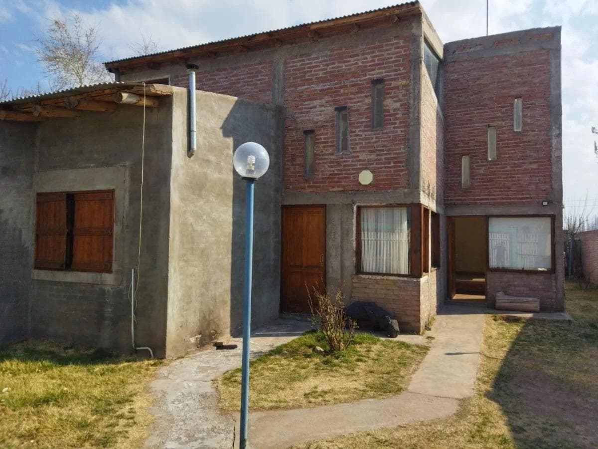 Casa en venta - 6 Dormitorios 6 Baños - Cochera - 420Mts2 - Malargue - 1
