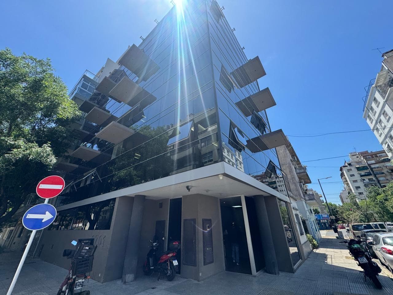 Excelente Edificio de Oficinas en Venta en Saavedra – 5 Pisos, y Sótano - 1