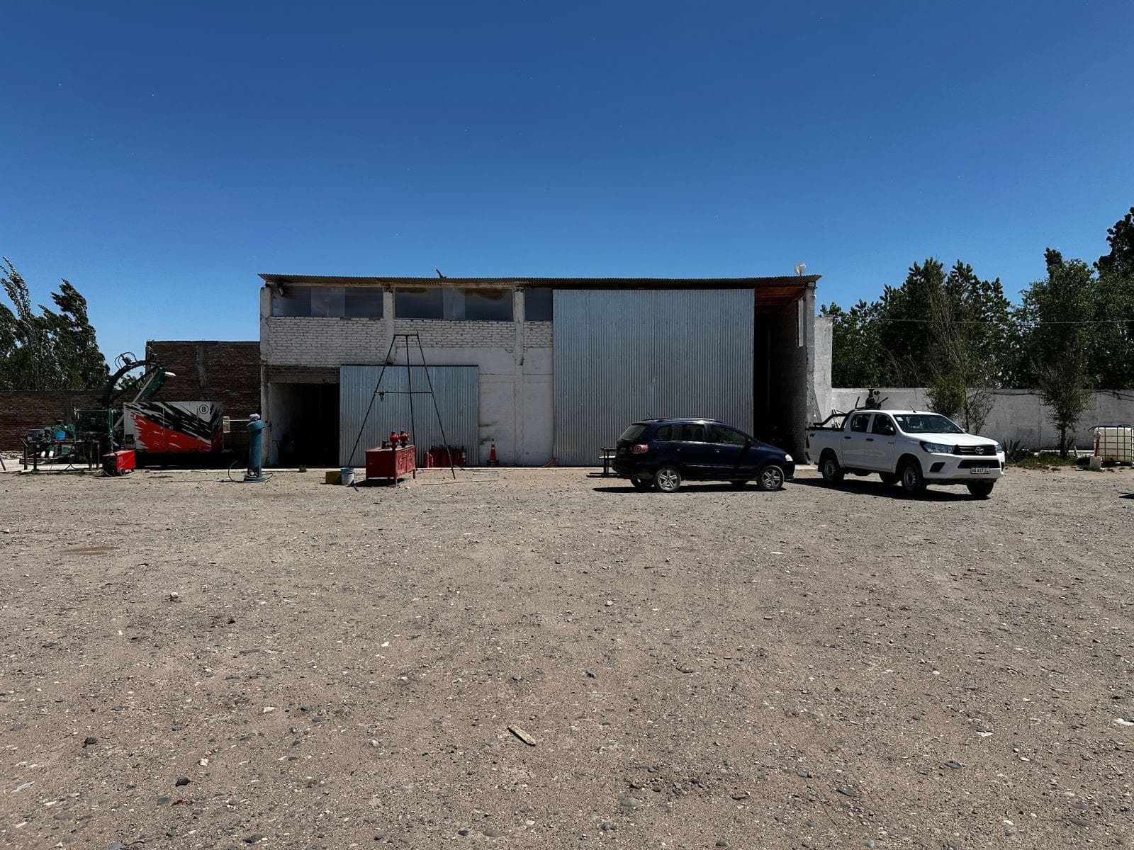 Terreno de una Hectárea con Galpon Parque Industrial Neuquén - 1