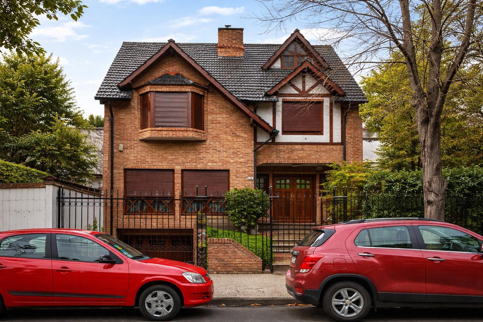 VENTA-Casa de 4 Ambientes en Villa Sarmiento - apto crédito - acepta permuta - 1
