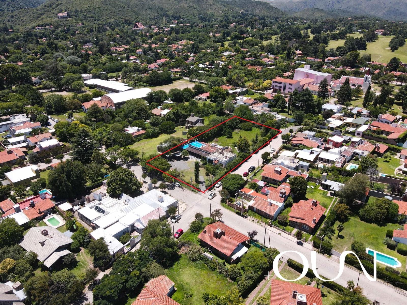 Casa y terreno en venta La Cumbre. - 1