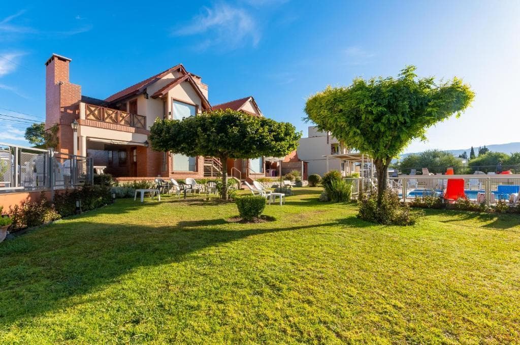 Complejo turístico en venta, 13 unidades, doble pileta. Nono, Cordoba. - 1