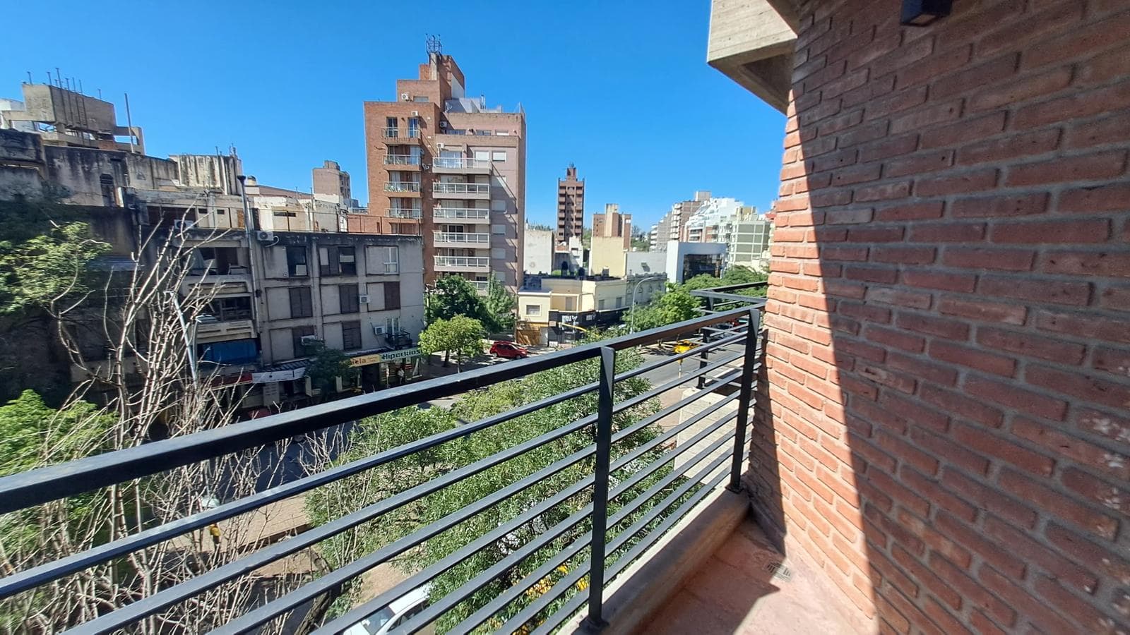 Alquiler dpto Nueva Córdoba con balcón - 1