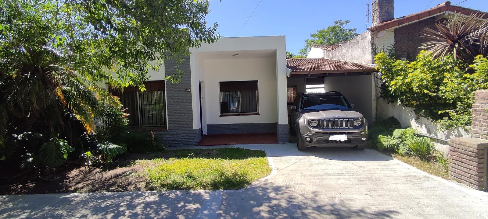 Casa en venta 4 ambientes en Adrogue cercana al centro comercial - 1