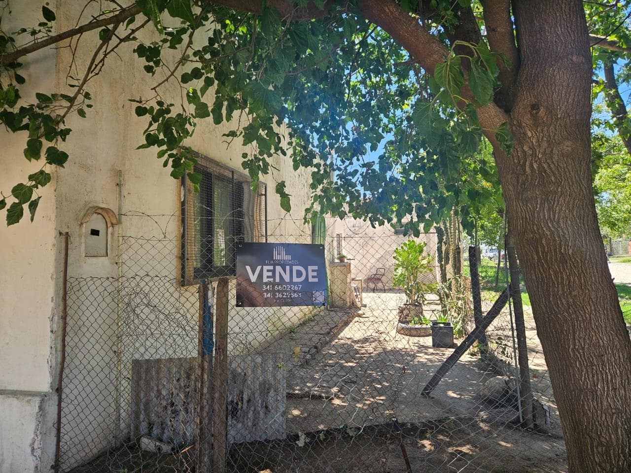 Casa en ESQUINA SE VENDE - 1