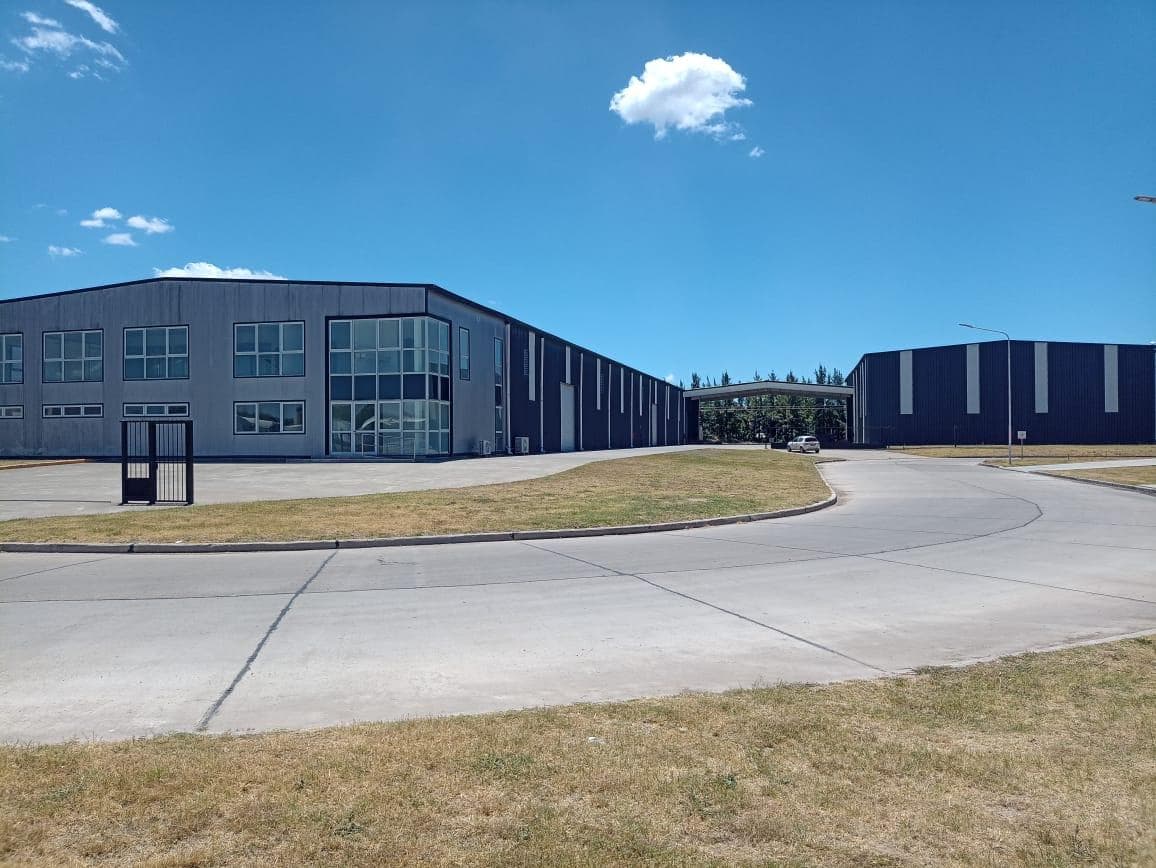 Venta - 2 Galpones con Oficinas, Semicubierto y Playon Exterior - Parque Industrial Bella Vista - 1