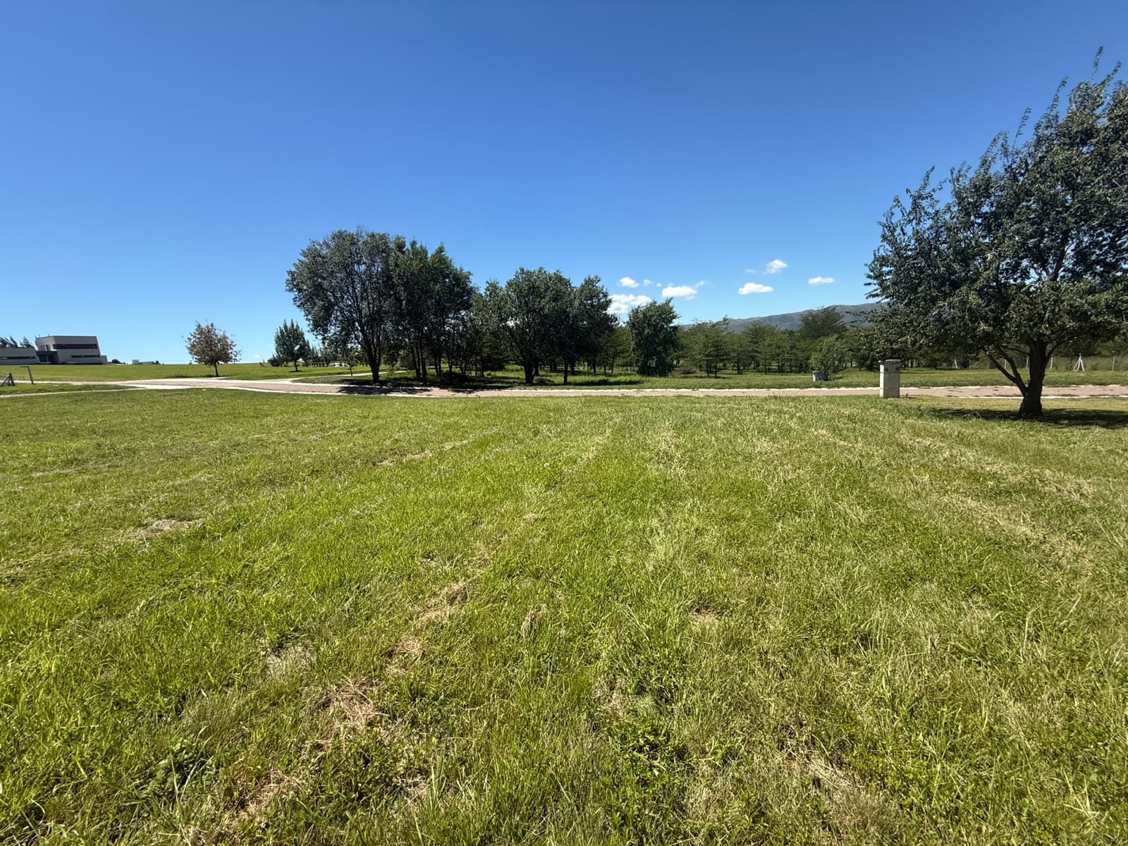 LOS REARTES - ALTOS DEL CORRAL - 220O METROS - ESCRITURA Y SEGURIDAD 24 HS - 1