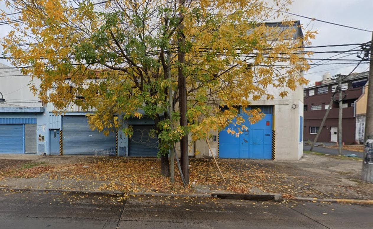 Galpón en Zona Industrial (I1) con Amplia Superficie Cubierta y Potencial Comercial- En Venta - 1