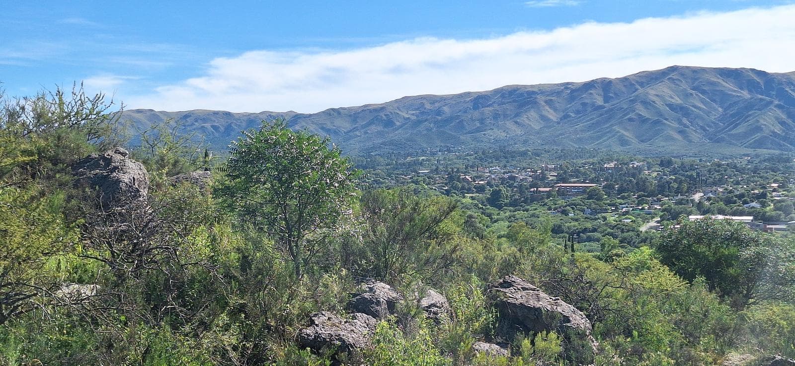 LOTE CON ESCRITURA DE 870 M2 EN VENTA TERRAZAS DE LA FALDA 2 - 1